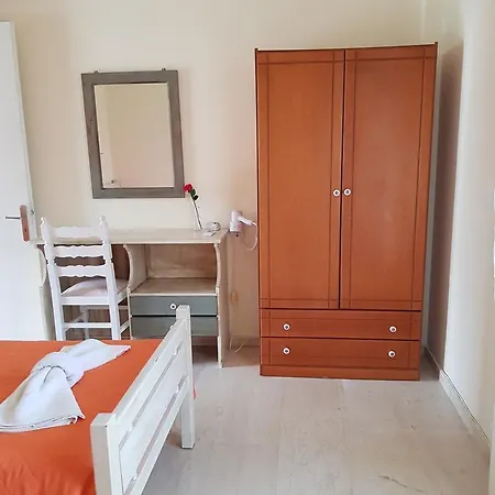 מלון דירות Varvara & Ii Peroulades (Corfu)